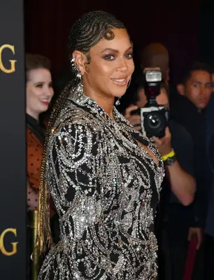 Beyoncé with long braids and a finger wave at the 2019 