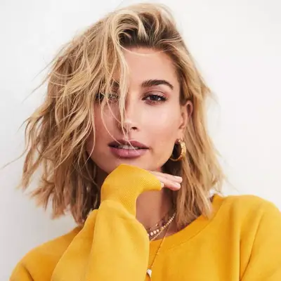 Blonde Hair with Lowlights Golden Lob Hailey Bieber