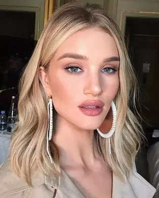 Rosie Huntington-Whiteley - Lips