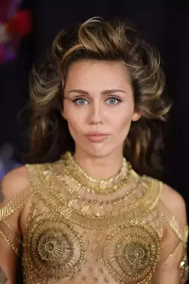 Miley Cyrus with blonde lowlights