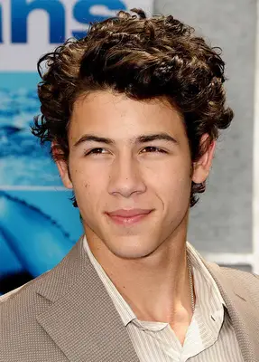 nick jonas bed head wavy hair style