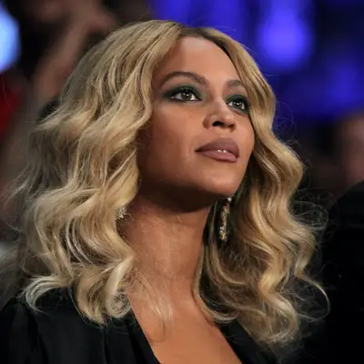 Beyonce wears mid-length ash blonde curled hair