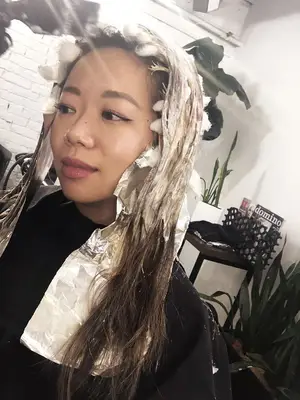 Dye hair from brown to platinum