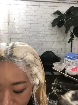 Platinum hair dye painful
