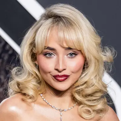 Sabrina Carpenter at MTV VMAs in a heavily blown out hairstyle with matching bangs