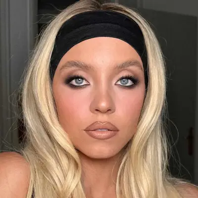 Sydney Sweeney wears a black spandex headband over her hairline