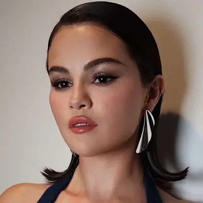 Selena Gomez wears a polished flippy bob