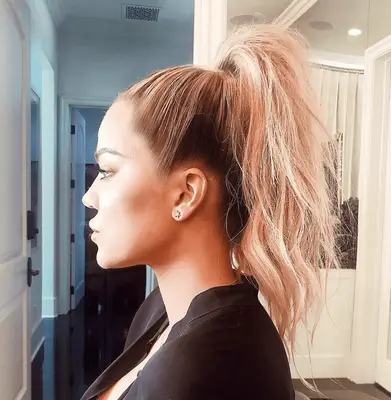 Khloe Kardashian wearing a high texturized ponytail