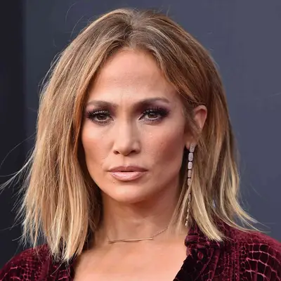 Jennifer Lopez wears a shoulder-length tousled layered hairstyle