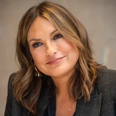 Mariska Hargitay wears a wavy shoulder-length hairstyle with highlights and a middle part