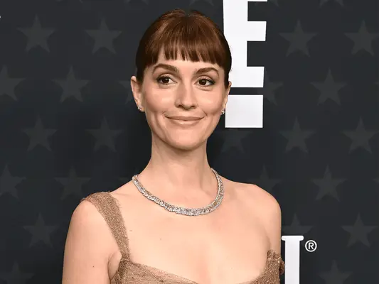 Jane Austen Bangs to romantyczny trend włosów, aby spróbować tej wiosny