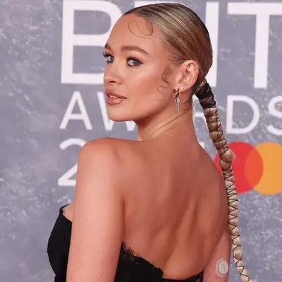 Roxy Horner with a rubber band ponytail on the red carpet