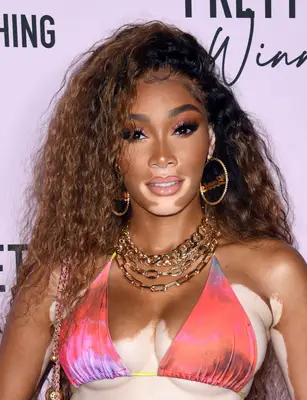 Winnie Harlow long, crimped hair