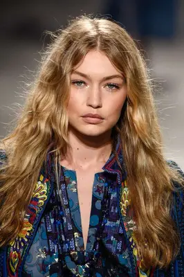 Gigi Hadid long, wavy hair