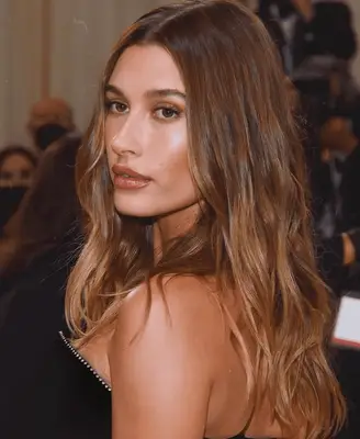 selena gomez with short brown hair