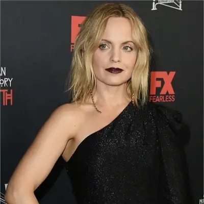 Mena Suvari with wavy bob hairstyle