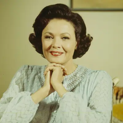 Gene Tierney with a bubble bob in 1969