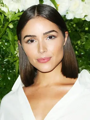 Olivia Culpo With Sleek, Center-Parted Lob Hair