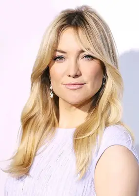 Kate Hudson with long layered hair with curtain side bangs