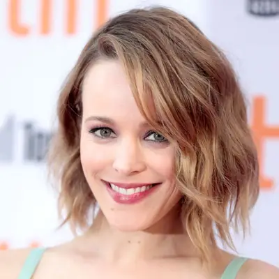Rachel McAdams wears auburn bronde hair to complement her hazel eyes