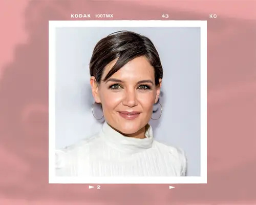 katie holmes with gray hair