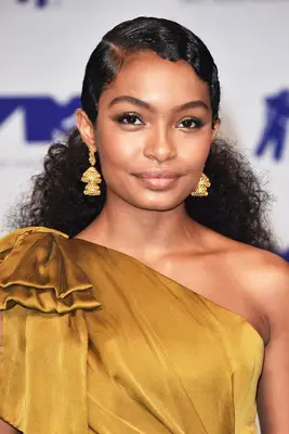 Yara Shahidi with a slicked-back ponytail at the 2017 MTV Video Music Awards in Inglewood, California