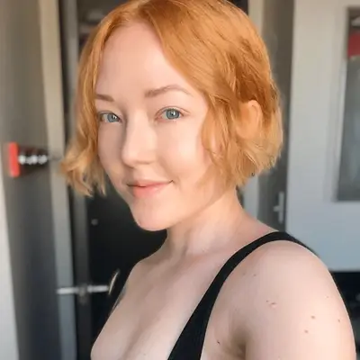 Short bob with apricot and strawberry blonde hair color