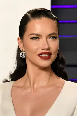 Adriana Lima retro raven hair