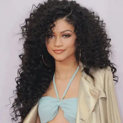  Zendaya wearing long, curly clip-ins
