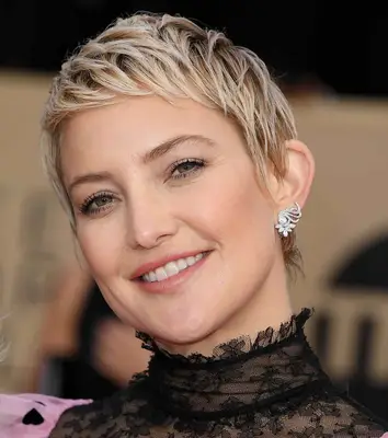 Kate Hudson - Pixie Haircut