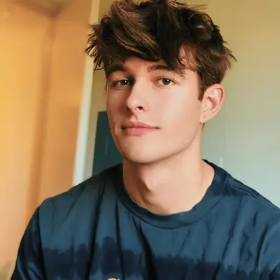 21 coiffures ondulées pour les hommes, des fondues aux coupes hirsutes