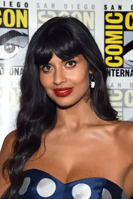 jameela jamil with wavy hair
