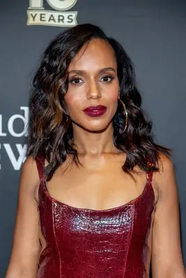 Kerry Washington with caramel-highlighted waves