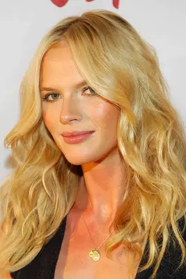 Anne V with long waves