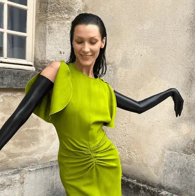 Margot Robbie blunt midlength haircut