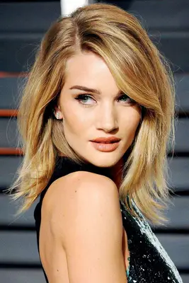 Rosie Huntington-Whiteley wearing choppy, face-framing layers