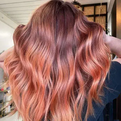 Long, wavy hair with peach balayage