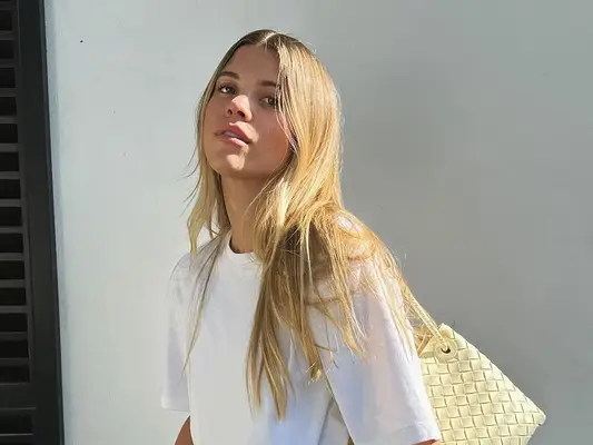 14 ideas de color de cabello de verano caliente, desde 'Prom Night Blonde' hasta Mojave Brunette