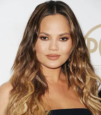 Chrissyy Teigen with brown to golden blonde ombré hair at the 2017 Producers Guild Awards in Beverly Hills, California
