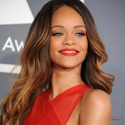 Rihanna with wavy brown hair and golden highlights at the 2013 Grammy Awards in Los Angeles