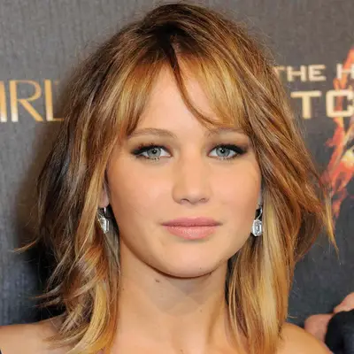 Jennifer Lawrence with streaky blonde hair at the 2013 
