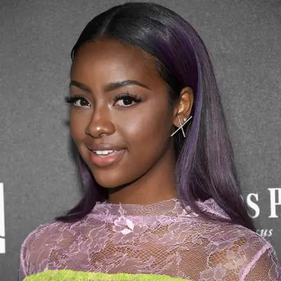 Justine Skye with black and ombré purple hair at the 2017 Roc Nation Pre-Grammy Brunch in Los Angeles
