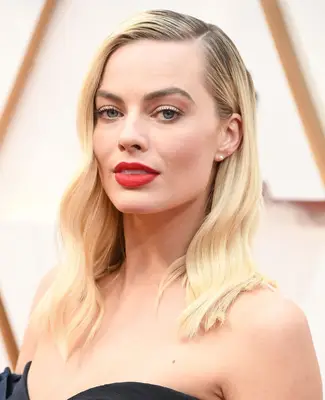 Margot Robbie with blonde layered cut