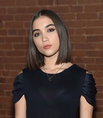 Rowan Blanchard straight, blunt lob