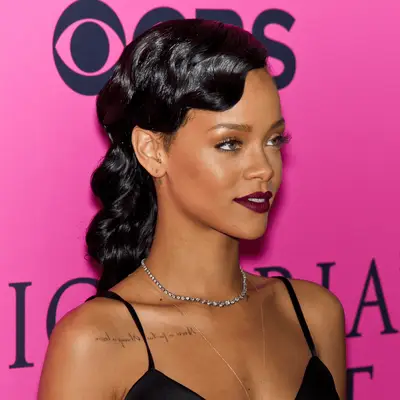 Rihanna in long finger waves at 2012 Victoria