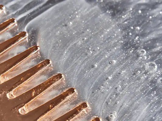 Come preparare un gel di capelli fatto in casa: una guida passo-passo