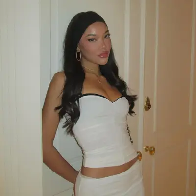 Ming Lee Simmons in a chic 