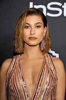 Hailey Baldwin with short tousled bob