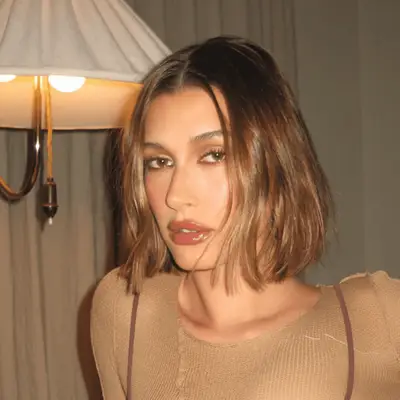 Hailey Bieber in a tousled and textured bob