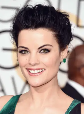 Jaimie Alexander with romantic, pinned-back waves